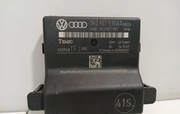 Audi A3 S3 8P Gateway control module 1K0907951