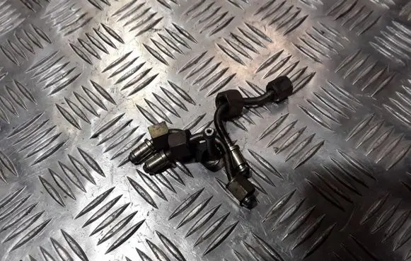Fuel injector supply line/pipe