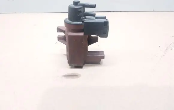 Ford Focus Turbo solenoid valve 6G909E882CA