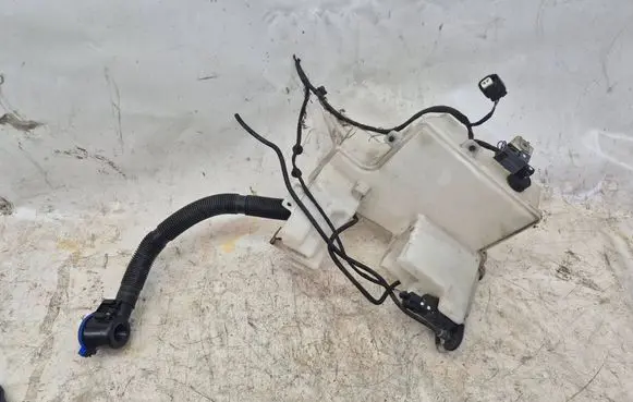 Ford Focus Windshield washer fluid reservoir/tank JX7B17B613AF