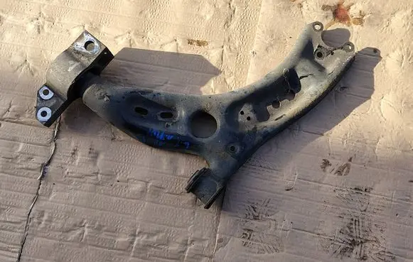 Volkswagen Caddy Front upper control arm/wishbone 