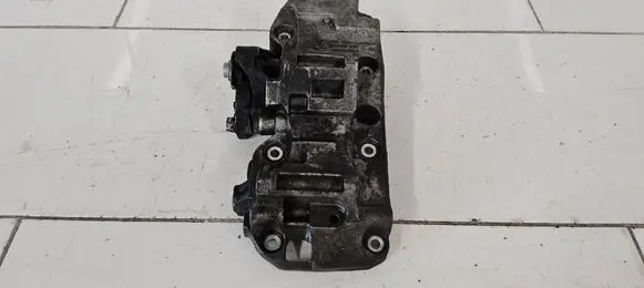 BMW 3 E90 E91 Generator/alternator bracket 8506863 174786