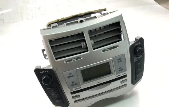 Toyota Yaris Radio/CD/DVD/GPS head unit 861200D210