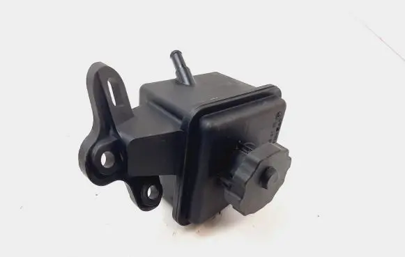 Mercedes-Benz GLK (X204) Power steering fluid tank/reservoir A2044660102