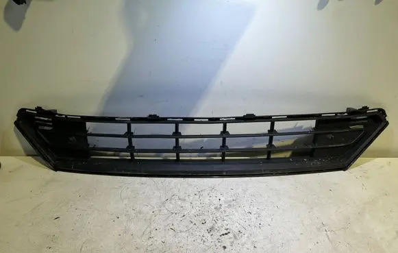 Volvo XC40 Front bumper lower grill 32136098