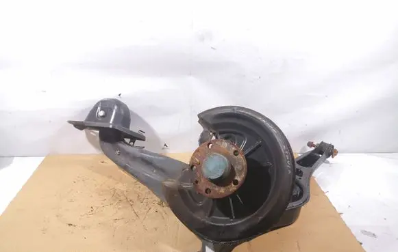 Rear wheel hub spindle/knuckle