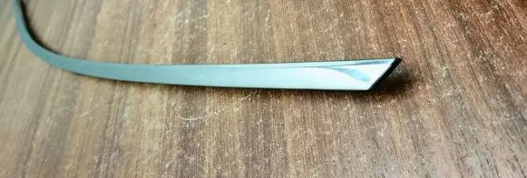 Toyota Avensis T270 Front door glass trim molding