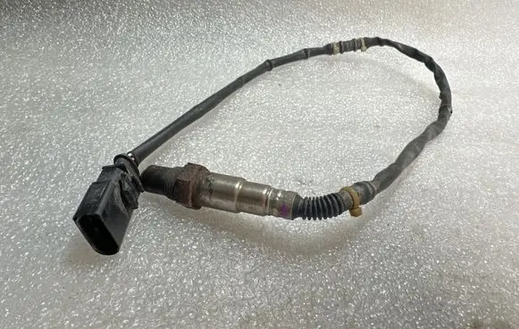 Volkswagen PASSAT B6 Lambda probe sensor 06F906262AE