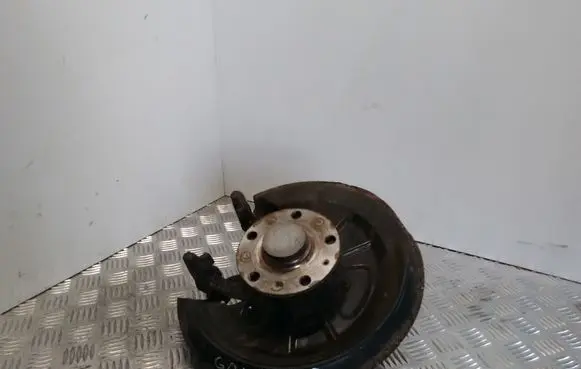 Rear wheel hub spindle/knuckle
