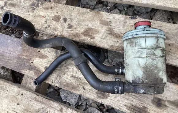 Brake fluid reservoir