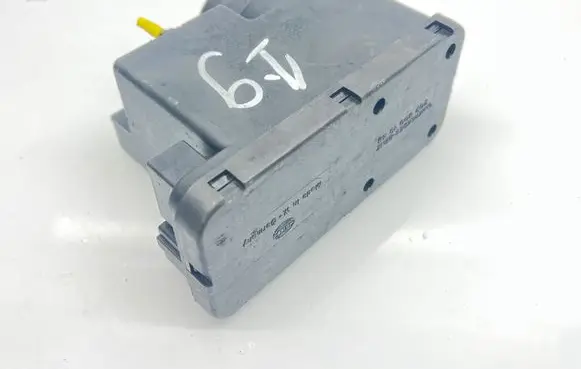 Mercedes-Benz C W202 Central locking vacuum pump 2028001948