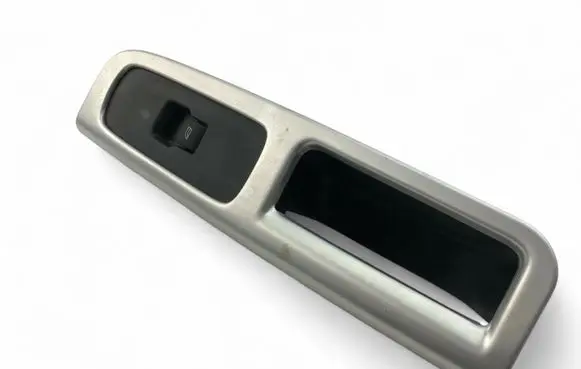 Volvo V50 Electric window control switch 8663815