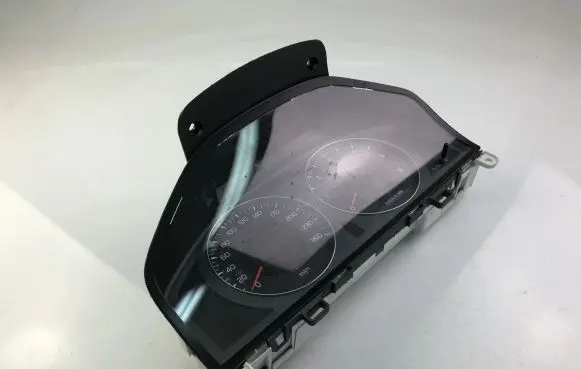 Volvo V70 Speedometer (instrument cluster) 31254535AA
