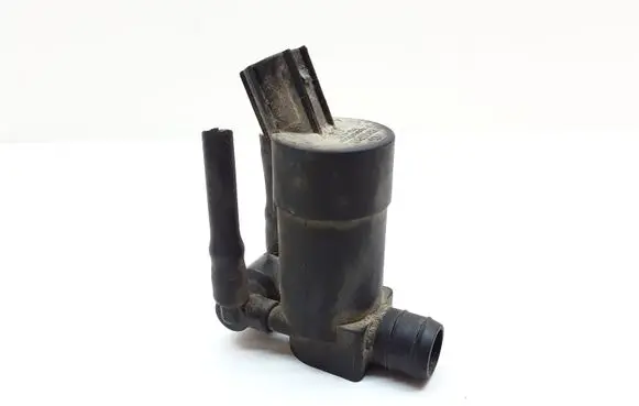 Volvo V70 Windscreen/windshield washer pump