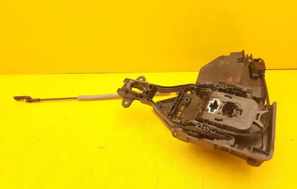 Volvo V60 Front door lock 31301740