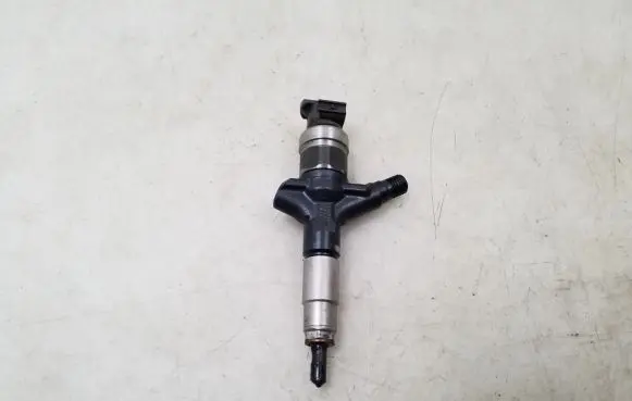 Fuel injector