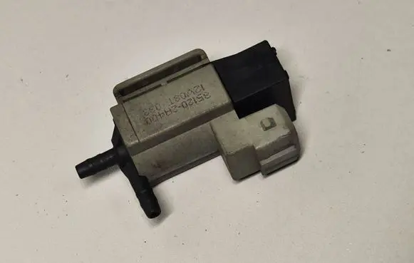 Hyundai i30 Turbo solenoid valve 351202A400 12V08T033