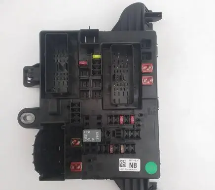 Opel Insignia A Fuse module 1327731801