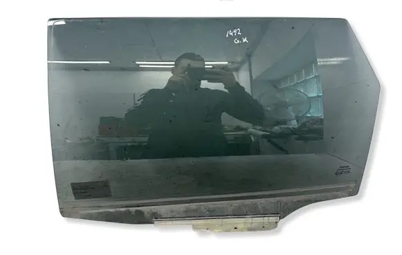 Toyota Auris E180 Rear door window glass 43R001595