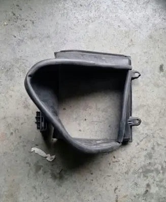 Maserati Levante Intercooler air channel guide 
