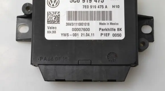 Volkswagen Jetta VI Parking PDC control unit/module 5C6919475