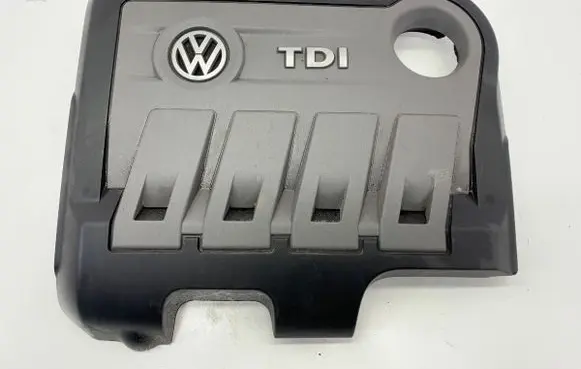 Volkswagen PASSAT B7 Engine cover (trim) 03L103925T