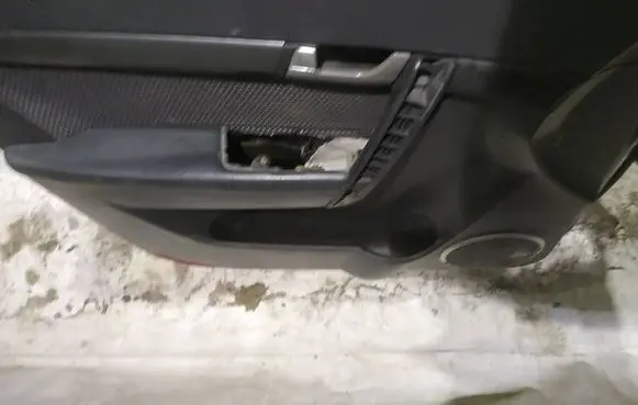 Chevrolet Captiva Front door card panel trim 