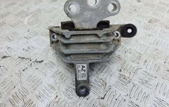 Opel Insignia A Engine mount bracket 13227717