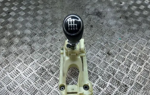 Suzuki Swift III Gear selector 