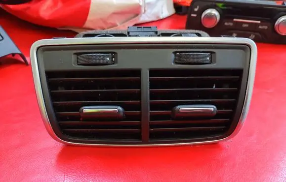 Audi A7 S7 4G Rear air vent grill 4G0819203