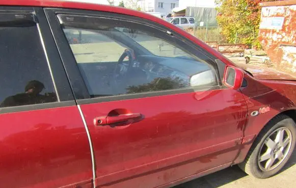 Mitsubishi Lancer Front door 