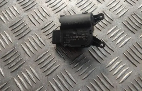 Skoda Octavia Mk2 (1Z) Air flap motor/actuator 1K1907511C 983384KD 0132801340