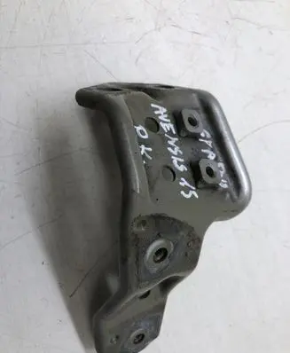 Toyota Avensis T270 Fender mounting bracket