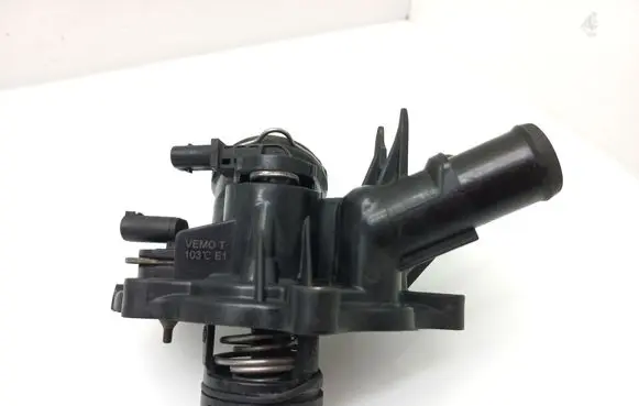 Thermostat/thermostat housing