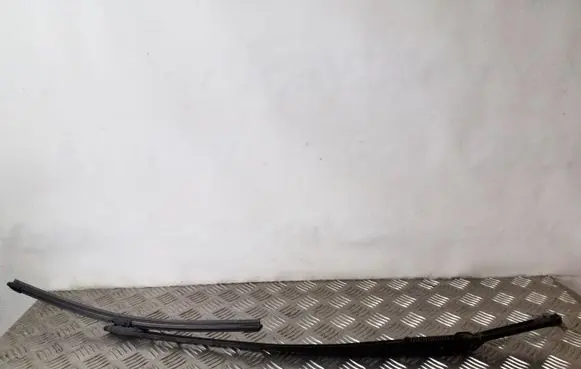 Front wiper blade arm