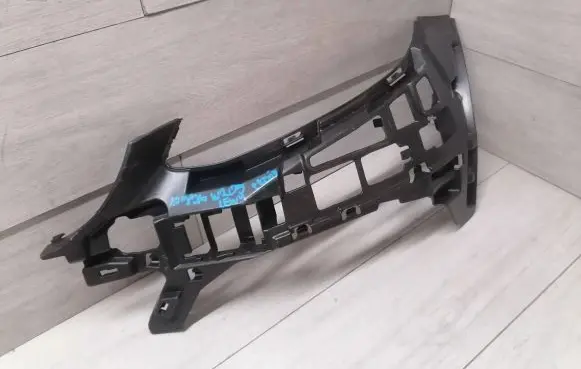 Mercedes-Benz C W205 Front bumper mounting bracket A2058850565
