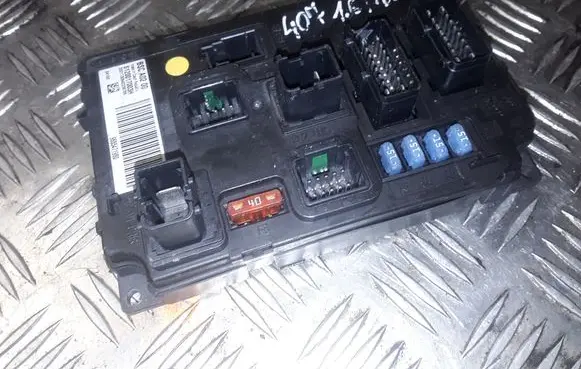 Peugeot 407 Fuse module S120017003H 9655471980