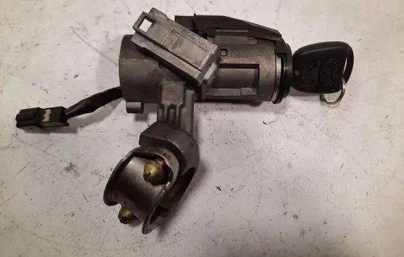 Toyota Corolla E120 E130 Ignition lock 45020024