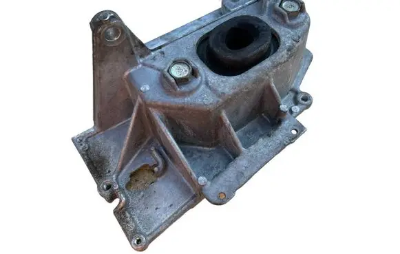 Nissan Juke I F15 Engine mount bracket 038122