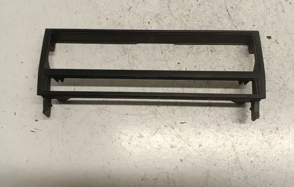 BMW 5 E39 Radio/GPS head unit trim 8247302