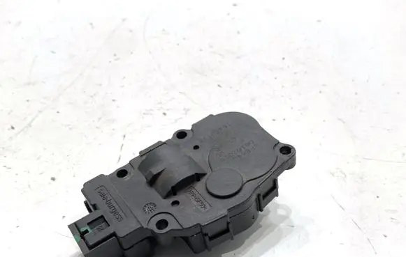 Volkswagen Touareg II Air flap motor/actuator EFB440