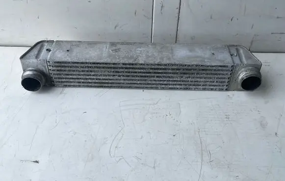 BMW 5 E60 E61 Intercooler radiator 7787446