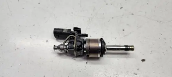 Audi A3 8Y Fuel injector 05E036L