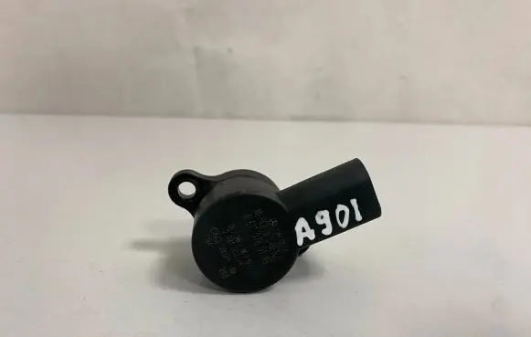 Mercedes-Benz E W210 Fuel pressure regulator A6110780149 0281002710