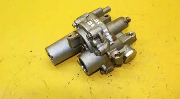 Jaguar XJ X351 Oil pump 8W93-6600