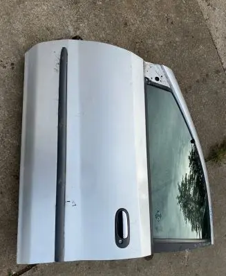 Nissan Almera Tino Front door