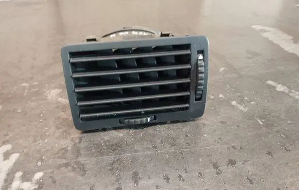 Skoda Octavia Mk1 (1U) Dash center air vent grill 1U1819701