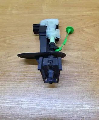Fuel tank cap lock
