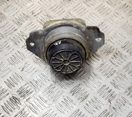 Land Rover Discovery 3 - LR3 Engine mount bracket KKB500441G