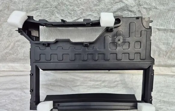 Renault Clio IV Intercooler air guide/duct channel 215592894R